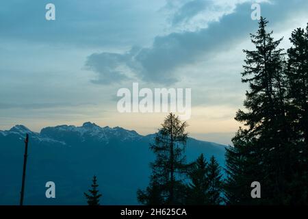 Gaflei, Liechtenstein, 20 juin 2021 vue sur les alpes juste après le coucher du soleil avec un ciel coloré Banque D'Images