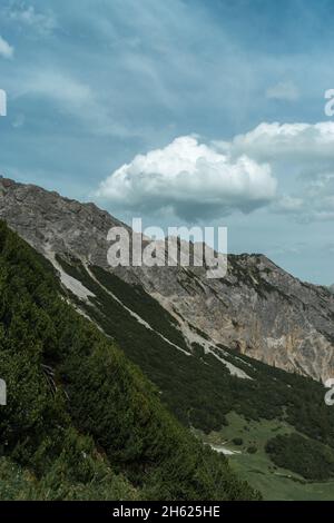 Sareis, Liechtenstein, le 20 juin 2021 Panorama de la montagne par une journée Banque D'Images