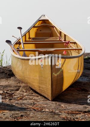 camping au canada,ontario,parc provincial kawartha highlands,canoë en fibre de verre Banque D'Images