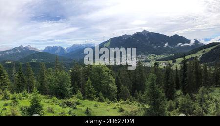 vue panoramique de brunschkopf à seefeld et les montagnes karwendel et wetterstein montagnes, nature, montagnes, nuages, plate-forme d'observation, seefeld à tirol, autriche Banque D'Images