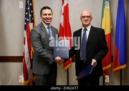 Le sous-commissaire américain aux douanes et à la protection des frontières Kevin K. McAleenan et le sous-général de l'Administration danoise des douanes et de l'impôt Preben Bucholtz Hansen le 26 septembre 2016. Banque D'Images