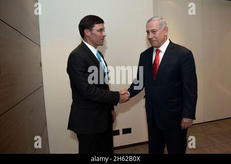 Reportage : le secrétaire à la Défense, Mark T. Esper, rencontre le premier ministre israélien, Benjamin Netanyahou, à Londres, en Angleterre, le 5 septembre 2019. Banque D'Images