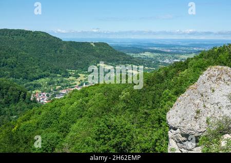 le château de greifenstein est un ensemble de châteaux composés des châteaux obergreifenstein et untergreifenstein. vous êtes sur un rocher au-dessus de la vallée de holzelfinger. les seigneurs de greifenstein étaient une famille noble. ils possédaient les châteaux greifenstein, burgstein et hochbideckmontagne de trois. Banque D'Images