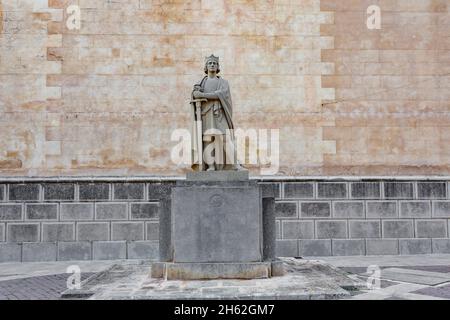 statue du roi alfonso iii d'aragon et de catalogne,conquérant de minorque,1287,sculpture frédéric marès,érigée en 1950,placa de la conquesta,mahon,maó,minorque,iles baléares,espagne Banque D'Images