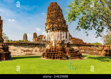 ruines de la tour du temple, prang, wat mahathe, wat maha qui, complexe du temple bouddhiste, construit en 1374 sous le roi borommaracha i, parc historique ayutthaya, ayutthaya, thaïlande, asie Banque D'Images