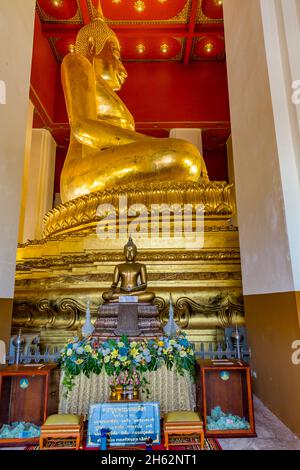 phra mongkhon bophit,bouddha doré assis,phra mongkhol bophit,complexe de temples bouddhistes,ayutthaya,thaïlande,asie Banque D'Images