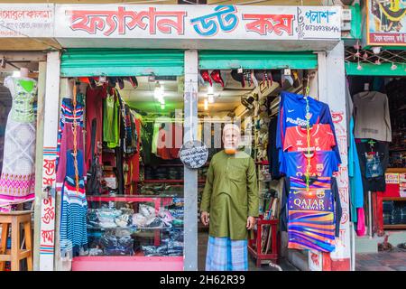 MORRELGANJ, BANGLADESH - 18 NOVEMBRE 2016 : vue sur un magasin dans le village de Morrelganj, Bangladesh Banque D'Images