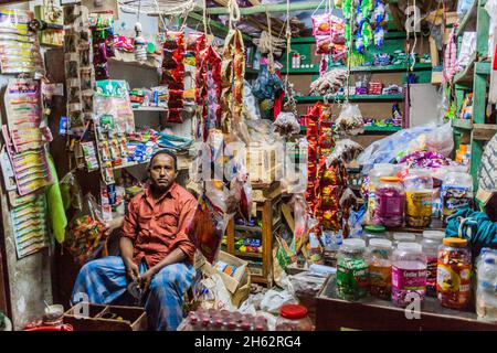 MORRELGANJ, BANGLADESH - 18 NOVEMBRE 2016 : commerçant du village de Morrelganj, Bangladesh Banque D'Images