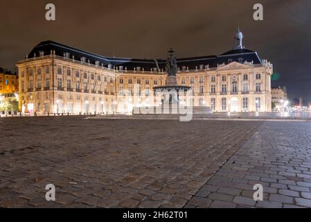 france,bordeaux,novelle-aquitaine,fontaine à la bourse,place de la bourse,la nuit Banque D'Images