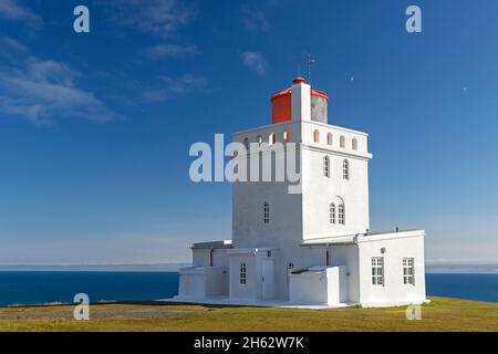 phare à cape dyrholaey sur la côte sud de l'islande, islande Banque D'Images