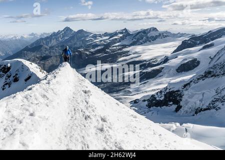 alpinistes au sommet de la ricin Banque D'Images