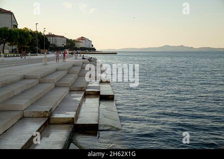 les marches d'orgue de mer - une attraction célèbre à la promenade du bord de mer à zadar, dalmatie, croatie Banque D'Images