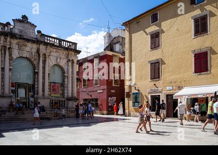 place nationale (narodni trg square) avec des informations touristiques dans la ville de marbre zadar, destination touristique populaire en croatie, europe Banque D'Images