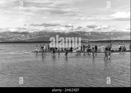 la plage de la reine avec de la boue péloïde médicinale dans la ville de nin, le comté de zadar de croatie, europe. Banque D'Images