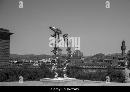 tony cragg dans les jardins de boboli à florence (firenze), sculptures en colonne elliptique,2012 et points de vue,2018 Banque D'Images