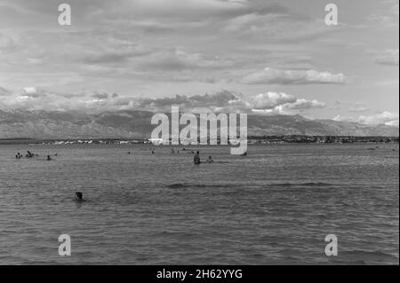 la plage de la reine avec de la boue péloïde médicinale dans la ville de nin, le comté de zadar de croatie, europe. Banque D'Images