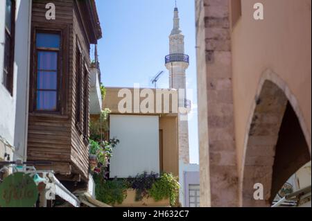 visite de la vieille ville charmante de réthymnon. île de crète, grèce. un beau village sur la mer méditerranée avec des bâtiments historiques et un joli port Banque D'Images