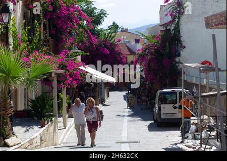 visite de la vieille ville charmante de réthymnon. île de crète, grèce. un beau village sur la mer méditerranée avec des bâtiments historiques et un joli port Banque D'Images