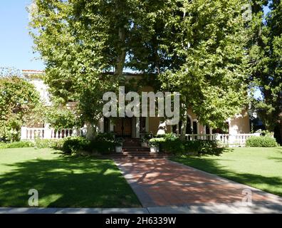 Beverly Hills, Californie, États-Unis 14 septembre 2021 Une vue générale de l'atmosphère de l'acteur Peter Falk et de l'actrice Shera Danese ancienne maison/maison au 1004 N. Roxbury Drive le 14 septembre 2021 à Beverly Hills, Californie, États-Unis.Photo par Barry King/Alay stock photo Banque D'Images