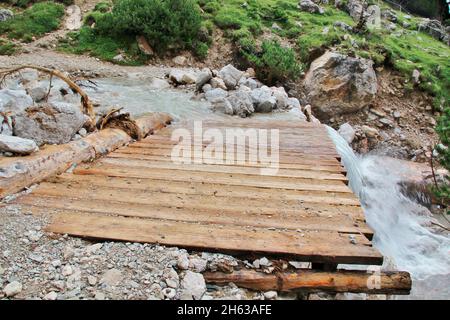 mudslide sur le chemin de wang alm,pont,déversé,verrouillé,europe,autriche,tyrol,leutasch,vallée de leutasch,gaistal, Banque D'Images