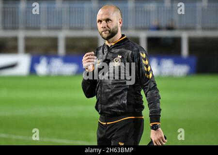 Hartlepool, Royaume-Uni.12 novembre 2021.James Rowberry, l'entraîneur-directeur du comté de Newport, attend avant le match.EFL Skybet football League Two Match, Hartlepool Utd v Newport County au stade de suit Direct à Hartlepool, comté de Durham, le vendredi 12 novembre 2021. Cette image ne peut être utilisée qu'à des fins éditoriales.Utilisation éditoriale uniquement, licence requise pour une utilisation commerciale.Pas d'utilisation dans les Paris, les jeux ou un seul club/ligue/joueur publications.pic par crédit: Andrew Orchard sports photographie/Alamy Live News Banque D'Images