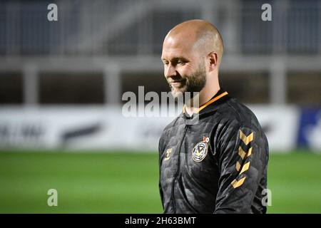 Hartlepool, Royaume-Uni.12 novembre 2021.James Rowberry, l'entraîneur-directeur du comté de Newport, attend avant le match.EFL Skybet football League Two Match, Hartlepool Utd v Newport County au stade de suit Direct à Hartlepool, comté de Durham, le vendredi 12 novembre 2021. Cette image ne peut être utilisée qu'à des fins éditoriales.Utilisation éditoriale uniquement, licence requise pour une utilisation commerciale.Pas d'utilisation dans les Paris, les jeux ou un seul club/ligue/joueur publications.pic par crédit: Andrew Orchard sports photographie/Alamy Live News Banque D'Images