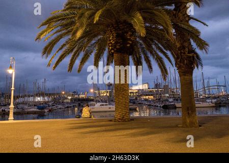 [hdr] impressions de barcelone - une ville sur la côte nord-est de l'espagne. c'est la capitale et la plus grande ville de la communauté autonome de catalogne, ainsi que la deuxième municipalité la plus peuplée d'espagne. Banque D'Images