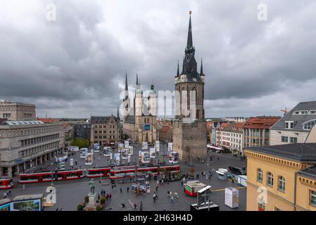 place du marché avec marienkirche,roter turm,halle an der saale,saxe-anhalt,allemagne Banque D'Images