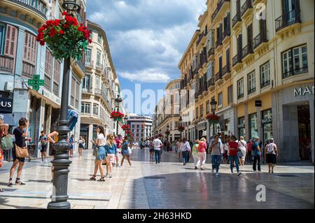 malaga,espagne: rue piétonne larios (calle marques de larios,1891) - cette rue de 300 mètres de long est la principale rue commerciale de la ville et la cinquième rue commerçante la plus chère en espagne. Banque D'Images