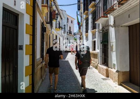 ronda pittoresque - l'une des plus grandes "villes blanches" de l'andalousie et les anciennes villes d'espagne, accrochée sur le escarpé horsetail el tajo. ronda. andalousie. espagne. Banque D'Images