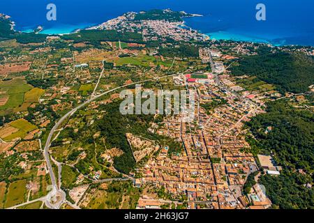 vue aérienne, vue sur la ville de capdepera et cala rajada, îles baléares, majorque, espagne Banque D'Images