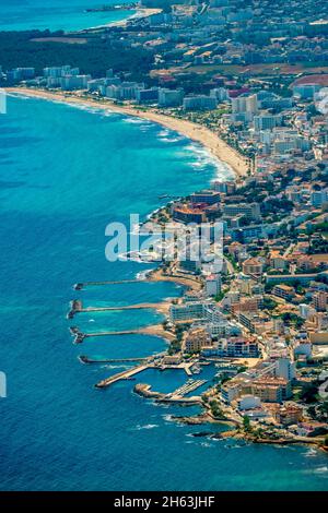 photo aérienne, cala millor avec plage de sable dans la baie de badia de son servera, majorque, europe, iles baléares, espagne Banque D'Images