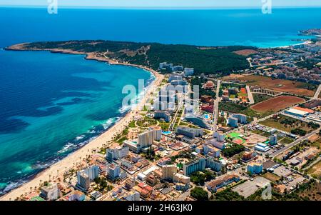 photo aérienne, cala millor avec plage de sable dans la baie de badia de son servera, majorque, europe, iles baléares, espagne Banque D'Images