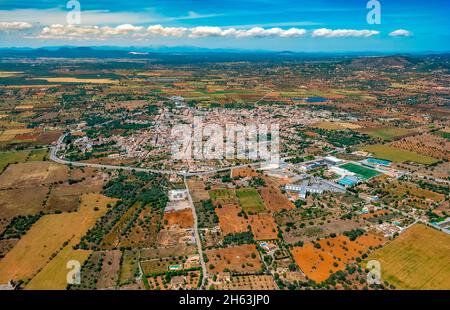vue aérienne, vue sur la ville de santanyí avec une vue intérieure, santanyí, iles baléares, majorque, espagne Banque D'Images