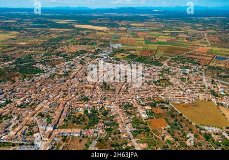 vue aérienne, vue sur la ville de santanyí avec une vue intérieure, santanyí, iles baléares, majorque, espagne Banque D'Images