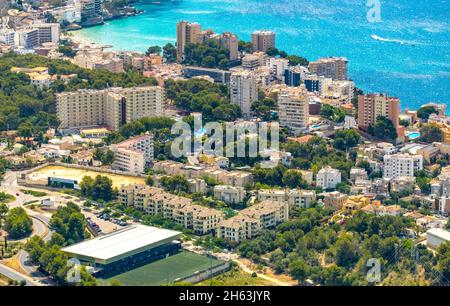 vue aérienne, terrain de sport camp de futbol gènova et es nou garroveral, complexe hôtelier par la mer, calvià, majorque, iles baléares, espagne Banque D'Images