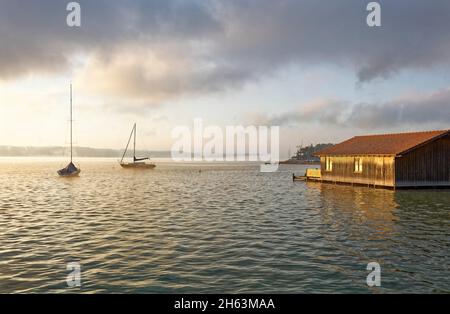 boathouse sur le lac starnberg dans la lumière du matin, feldafing Banque D'Images