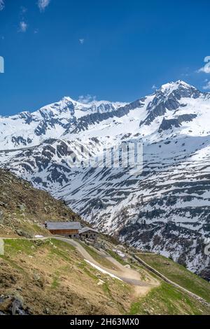 pretttau,ahrntal,province de bolzano,tyrol du sud,italie. le tauernalm dans l'ahrntal arrière-plan Banque D'Images