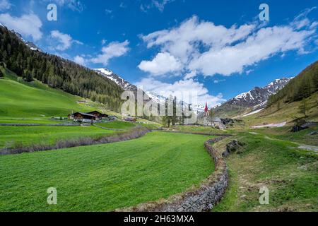 prettau,ahrntal,province de bolzano,tyrol du sud,italie. la chapelle saint-esprit près de la ville de kasern Banque D'Images