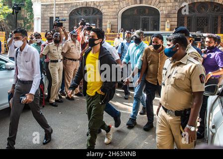 Mumbai, Inde.12 novembre 2021.MUMBAI, INDE - 12 NOVEMBRE : Aryan Khan arrive au bureau de la NCB pour marquer sa présence dans le cas de drogue le 12 novembre 2021 à Mumbai, Inde.Aryan Khan, fils de la superstar de Bollywood Shah Rukh Khan, a été mise en liberté sous caution dans une affaire de buste de drogue de croisière par la haute Cour de Bombay avec 14 conditions et sa rencontre avec des responsables de l'agence chaque vendredi en a fait partie.(Photo de Pratik Chorge/Hindustan Times/Sipa USA) crédit: SIPA USA/Alay Live News Banque D'Images