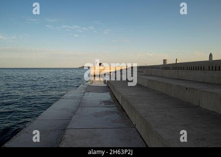 les marches d'orgue de mer - une attraction célèbre à la promenade du bord de mer à zadar, dalmatie, croatie Banque D'Images