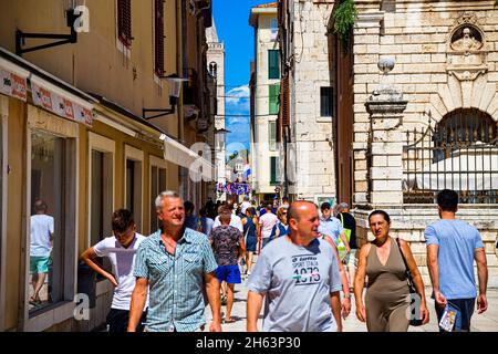 place nationale (narodni trg square) avec des informations touristiques dans la ville de marbre zadar, destination touristique populaire en croatie, europe Banque D'Images