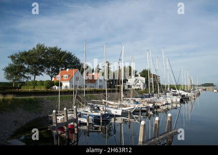 voiliers dans le port de veere dans le calme, temps estival. Banque D'Images