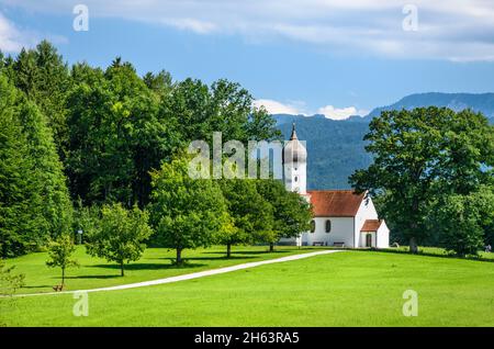 allemagne,bavière,haute-bavière,pfaffenwinkel,penzberg,paysage à la huber voir avec chapelle d'élévation Banque D'Images