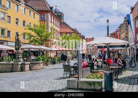 zone piétonne maximilianstrasse avec café de rue dans le centre, bayreuth, haute-franconie, franconie, bavière, allemagne Banque D'Images
