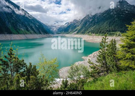 schlegeis stausee vue sur le lac depuis la montagne sentier de randonnée. zillertal,autriche,europe. Banque D'Images