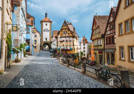 rothenburg ob der tauber, ville médiévale pittoresque en allemagne, célèbre site du patrimoine culturel mondial de l'unesco, destination de voyage populaire. Banque D'Images