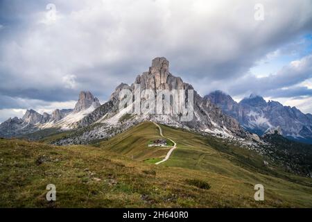 giau pass high alpine pass, destination de voyage populaire dans les dolomites, italie. Banque D'Images