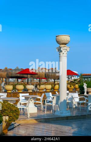 colonnes dans le jardin de l'hôtel, antalya, turquie Banque D'Images