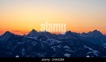 lever de soleil sur les montagnes de tannheimer par une journée d'hiver froide. allgäu alpes,tyrol,autriche,europe Banque D'Images